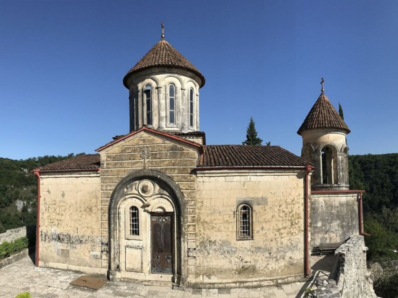 Дегустируем Грузию. Религия в архитектуре и вине-3